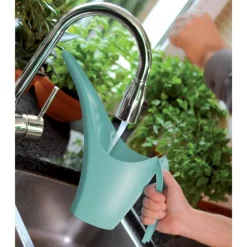 Arrosoir long bec vert d'eau