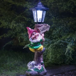 Nain de jardin avec lampadaire