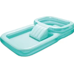 Piscine avec toboggan