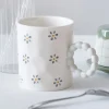 Tasse creme motif fleurs & perle